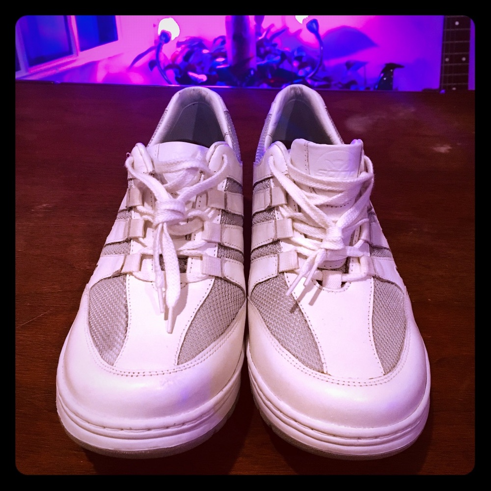 Mephisto White and Light Gray Lace-Up Sneakers
